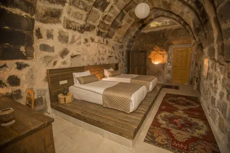 Helike Cave Suites Отели в г. Tekelli Mahallesi
