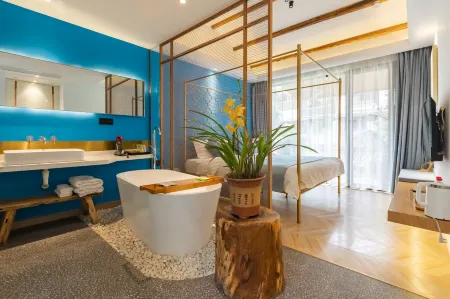 Yinqi River View Design Hotel