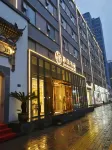 靜文書苑飯店（鄭州高鐵東站CBD會展中心店） 金三角服裝道具城附近的飯店