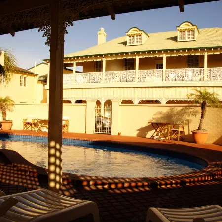 Clifton Motel & Grittleton Lodge