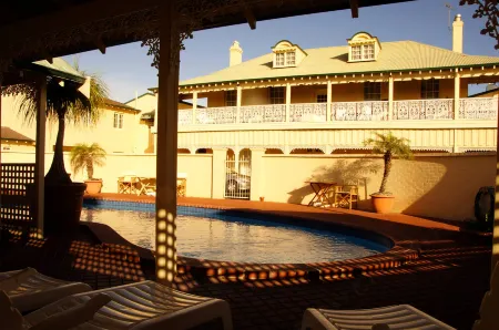 Clifton Motel & Grittleton Lodge