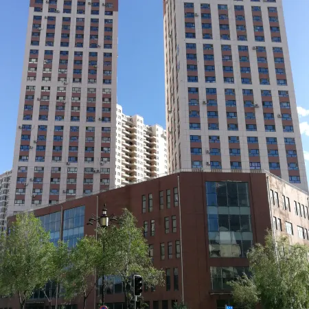 Qimu Audio and Video Host Apartment