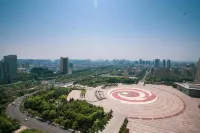 Gujing Junlai Hotel (Luhe Convention & Exhibition Center) Отели в г. Луохэ
