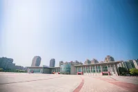 Gujing Junlai Hotel (Luhe Convention & Exhibition Center) Hotels in Luohe