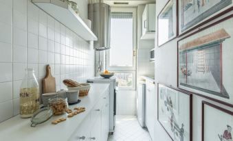 Skyline View Biancamano 1 Bdr with Balcony by Rentopolis