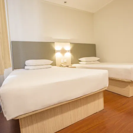 Yilai Hotel (Benxi Long-Distance Bus Station)