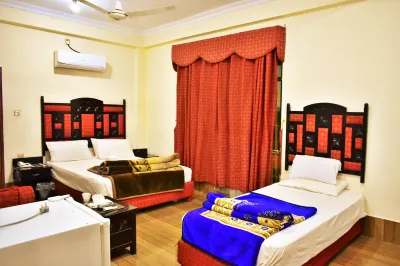 هوتل هيلتون بالاس Hotels near Qambar Chowk