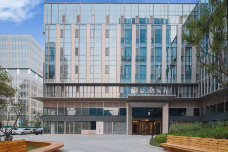 Jinjiang Metropolo Hotel ( NanJing Nan Railway Station Certre)