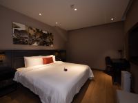 和颐至尊酒店(杭州西湖湖滨步行街店) - 至尊净馨大床房