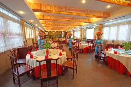 Shanhai Holiday Hotel Отели рядом с достопримечательностью «Old Dragon's Head»