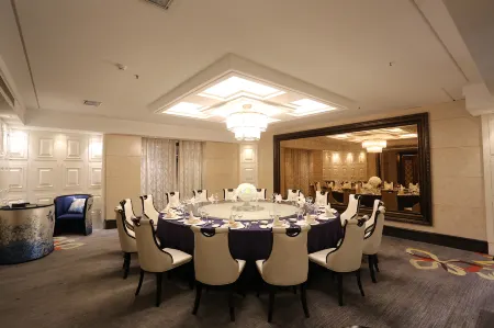 Hangzhou Fuyang Blue Diamond International Castle Hotel Отели рядом с достопримечательностью «Hangzhou Polytechnic (Gaoke Road)»