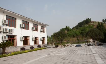 Peng'an Linjiang Pavilion Resort