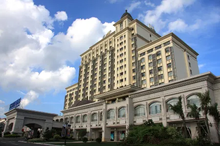 Country Garden Funyard  Phoenix Hotel Xinhui Jiangmen（Wanda Plaza ） Отели рядом с достопримечательностью «Xinhui Museum»