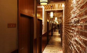 OYO Nanchang Happy Waterbed Literature Hotel