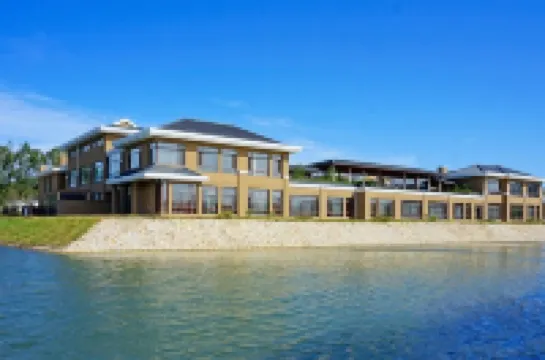 Ming Lake International Hot Spring Ski Resort Hotel