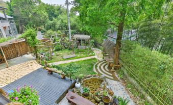 Om Yoga Resort - Housity