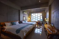 Water Reflections at Ease Guest House Hotels in Donggang Town