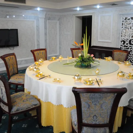 Qingdao Sifang Hotel East Building (Taidong Pedestrian Street Small Village Subway Station)