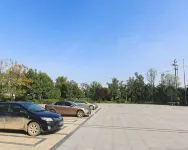Rich Global Hotel - parkir