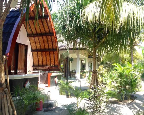 โรงแรมชายหาดวาร์นา โรงแรมในกีลี ตราวางัน
