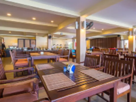 ลันตา ปุระ บีช รีสอร์ท โรงแรมในเกาะลันตา