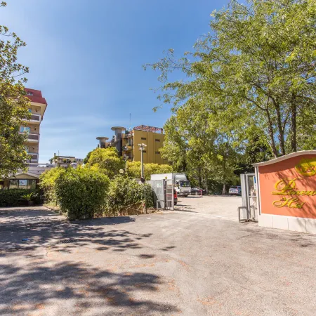 Pinewood Hotel Rome Отели рядом с достопримечательностью «Станция метро Cornelia»