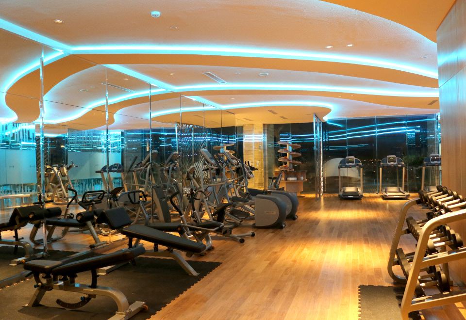 4. 바사 호텔 수라..