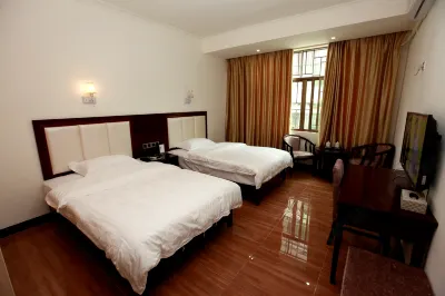 Dongkou Huacheng Hotel Hotels near Luoxi National Forest Park