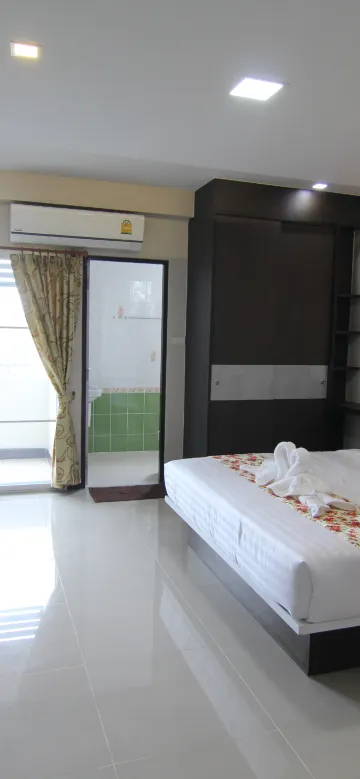 ห้องดีลักซ์ เตียงใหญ่ 1 เตียง