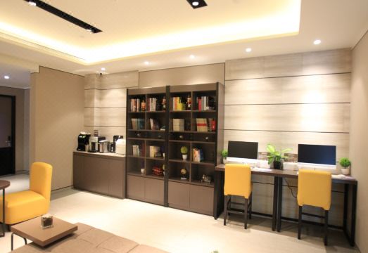 Homeinn Plus Hotel (Beijing Guangqumennei Subway Station Hongrun) Hotel Overview