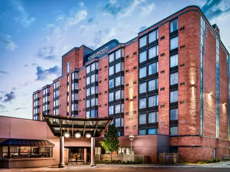 Four Points by Sheraton Mississauga Meadowvale Отели в г. Джорджтаун