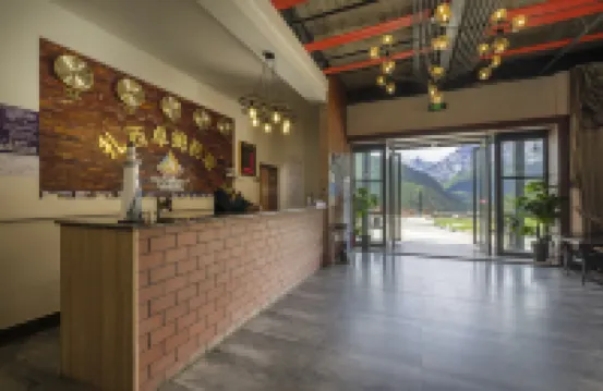Zhaxi Zhuomu Hotel