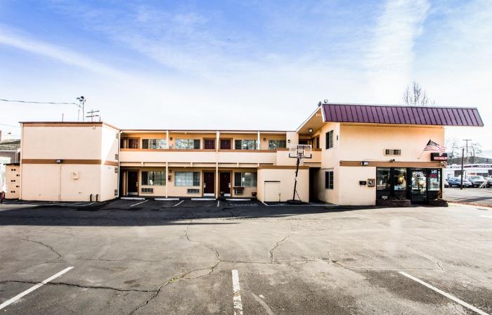 Signature Inn Medford Downtown - Newly Renovated