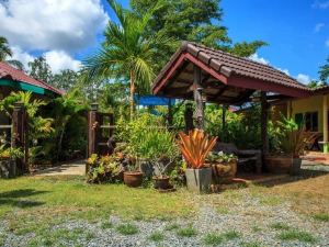 Pop Riverside Homestay - บ้านไร่ชายคลอง ตราด