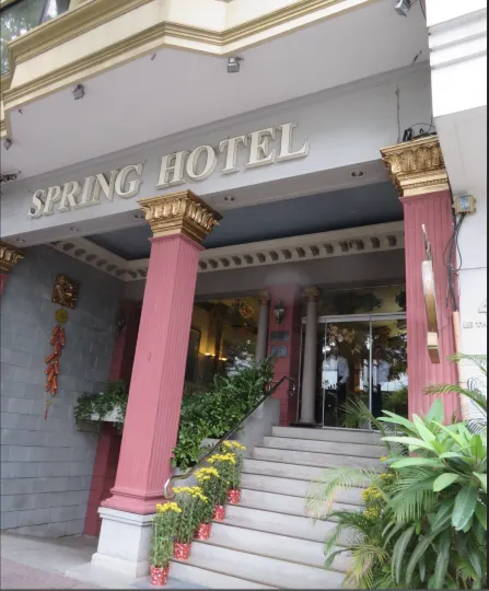 Khách sạn Mùa Xuân