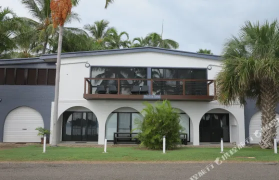 耐莉灣海灘酒店