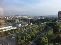 Hanshe Ligong Hotel (China Textile City Keqiao Ancient Town) - Dağ Manzaralı