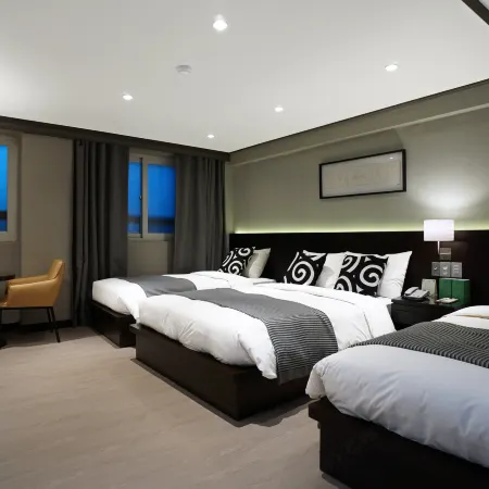 Insadong Crown Hotel Отели рядом с достопримечательностью «Галерея «Топгоал Арт»»