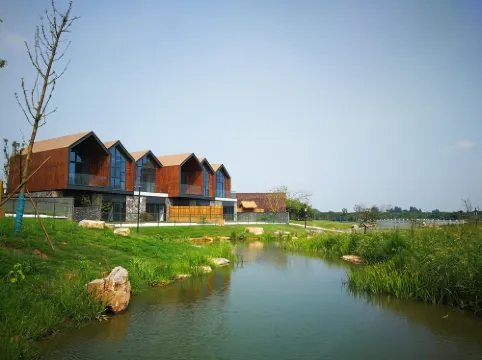 Nanjing Yunshuijian Parent-child Resort Hotel