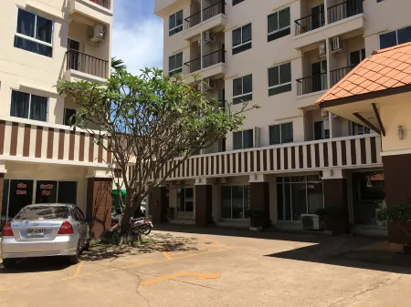 The Residence Service Apartment Отели в г. Si Maha Phot