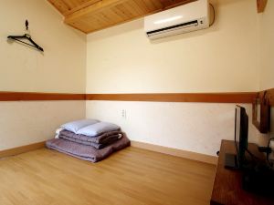 Moran Hanok Guesthouse