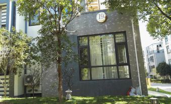 Wuyuan Fangzi Tea Homestay (Wuyuan High-speed Railway Station Xiangao Ancient City Branch)