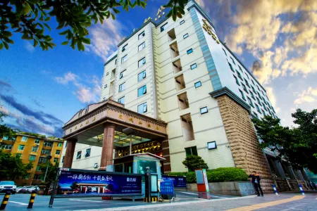 Xichang Minshan Hotel (Moon Lake Wetland Park Branch) Отели рядом с достопримечательностью «Xiaoyucun»