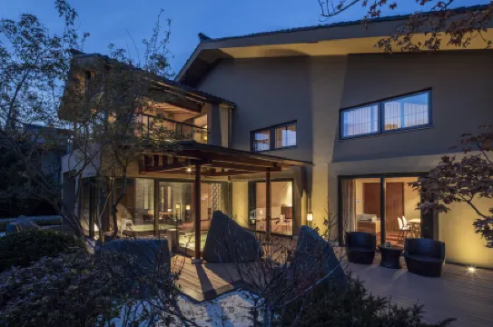 Tang Jingze Onsen Hotel