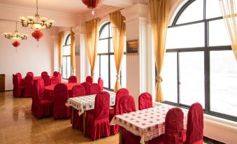 Xiling Xueshan Yangguang Holiday Hotel