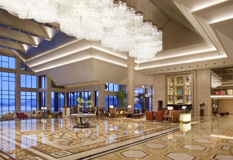 1. Hilton H..