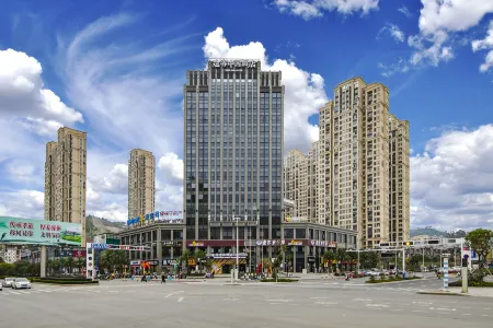 Tuke China Hotel (Fuding Central Plaza) Отели рядом с достопримечательностью «Ziguo Temple»