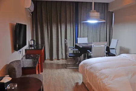 Lujiang Luping Business Hotel Отели рядом с достопримечательностью «Zhijiang Tianhou Temple»