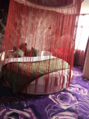 Danfeng Junlin World Theme Hotel Hotel di Danfeng