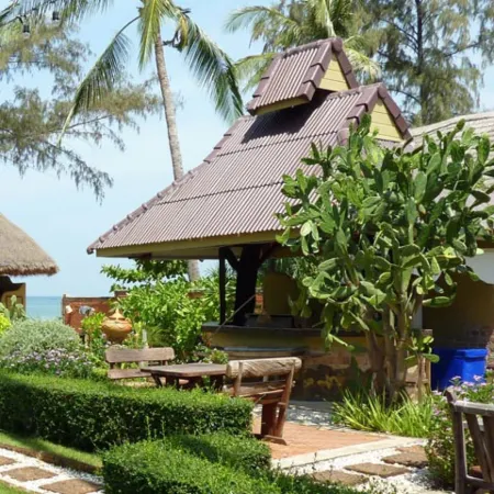 Lanta Castaway Beach Resort